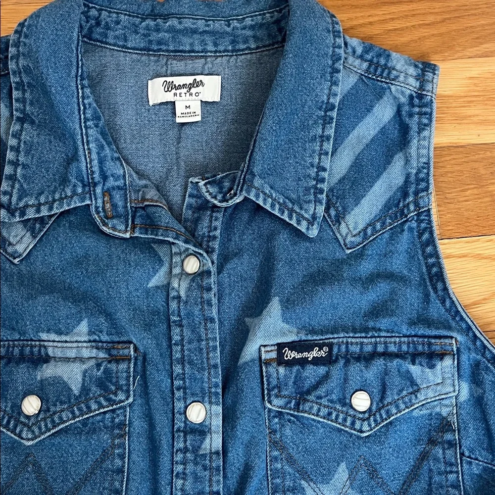 Wrangler women’s sleeveless snap front tie, denim, stars, and stripes shirt M - Picture 2 of 6